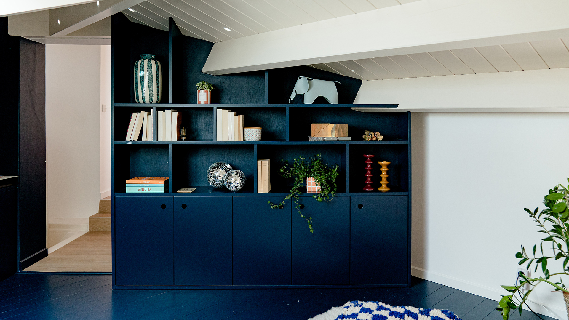 design-interieur-puits-suisses-bureau-bibliotheque-bleu