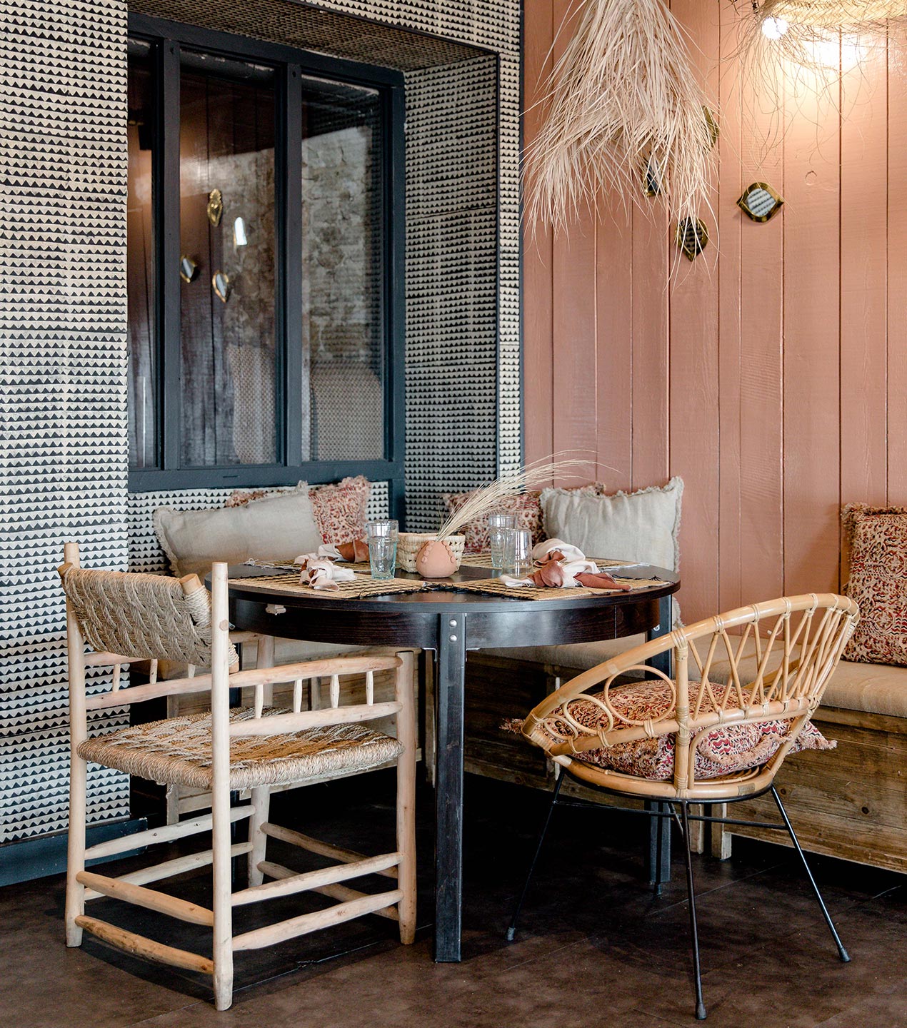 design-interieur-decoration-ile-yeu-table-noire