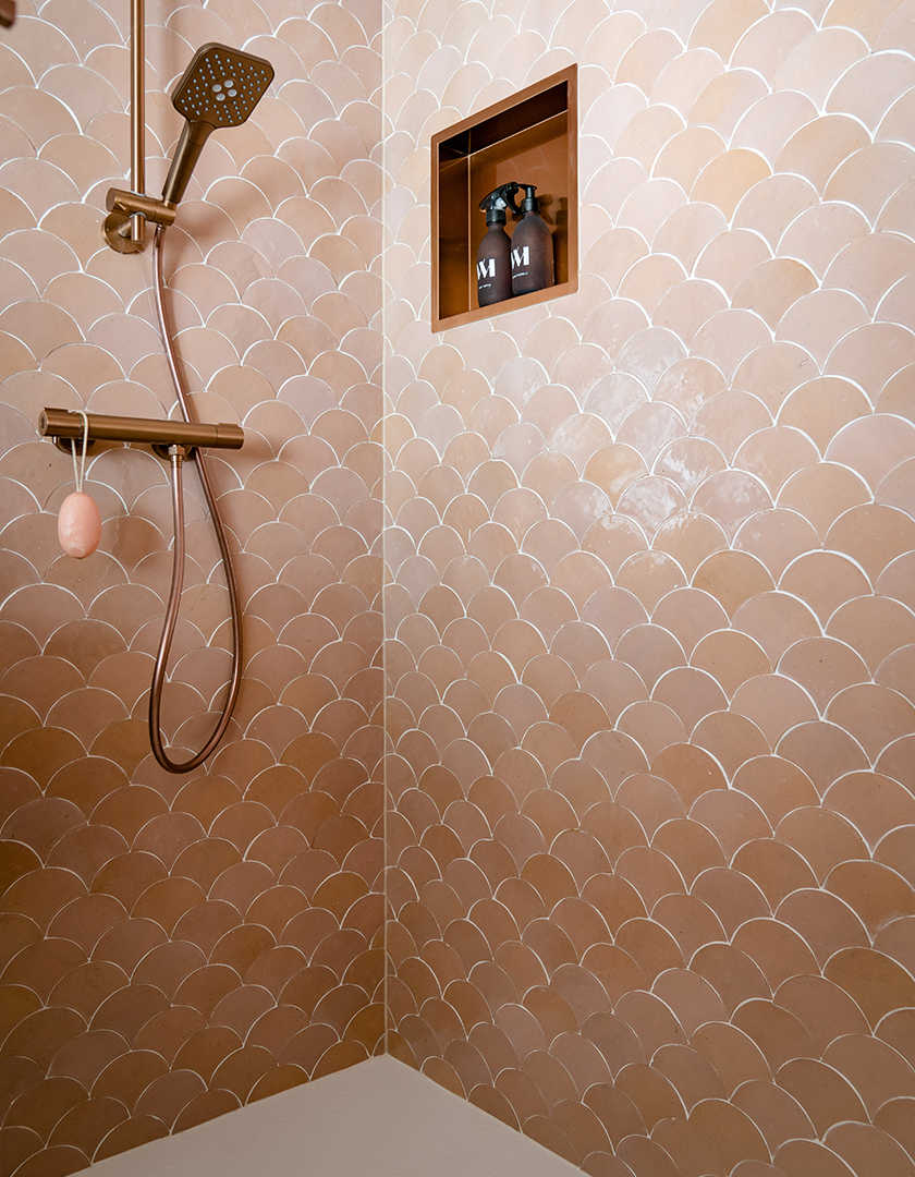lucie-rouland-architecte-d-interieur-maison-de-vacances-zellige-ecaille