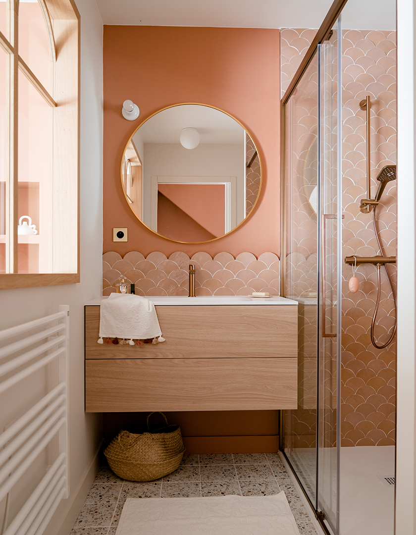lucie-rouland-architecte-d-interieur-maison-de-vacances-zellige-sdb-parentale